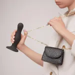 Strap-on-me Curvy L - hullámos, tapadókorongos dildó (fekete)